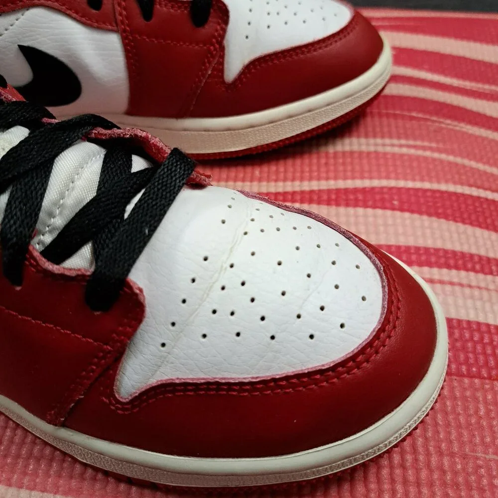 %Nike Air Jordan 1 Mid Chicago Youth Size 6 Red Black White AJ15